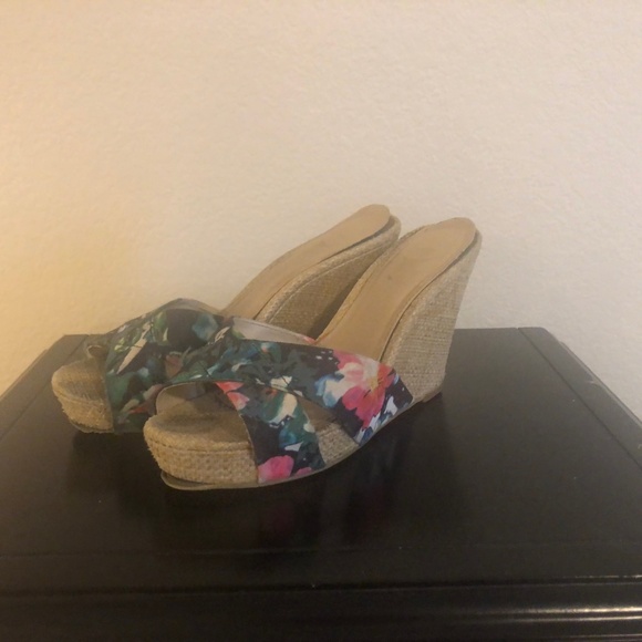 Pumps - Picture 2 of 3